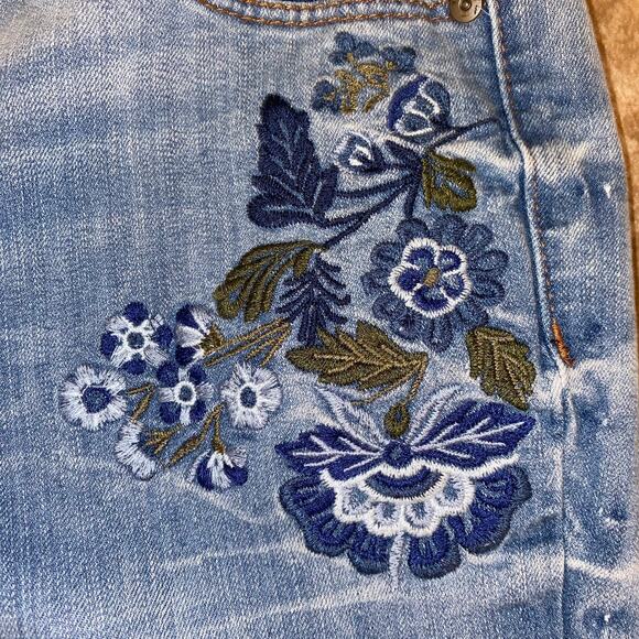 Nine West Jeans Gramercy Skinny High Rise Embroidered Floral Light Wash Jeans, 4 - Picture 4 of 9